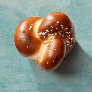 Laugenknoten Dinkel